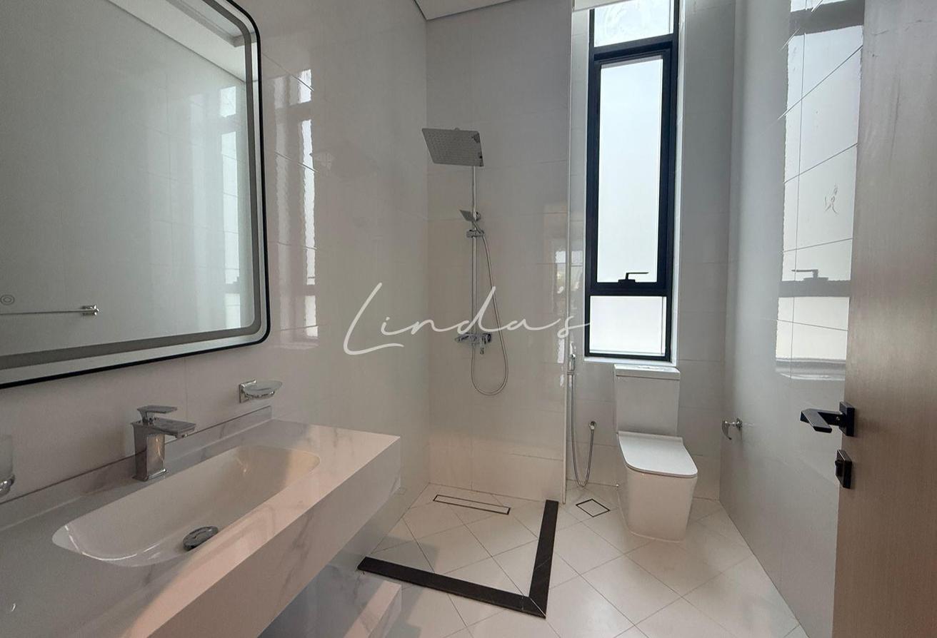Massive Villa | Prime Location | Reduced Rent photo 14