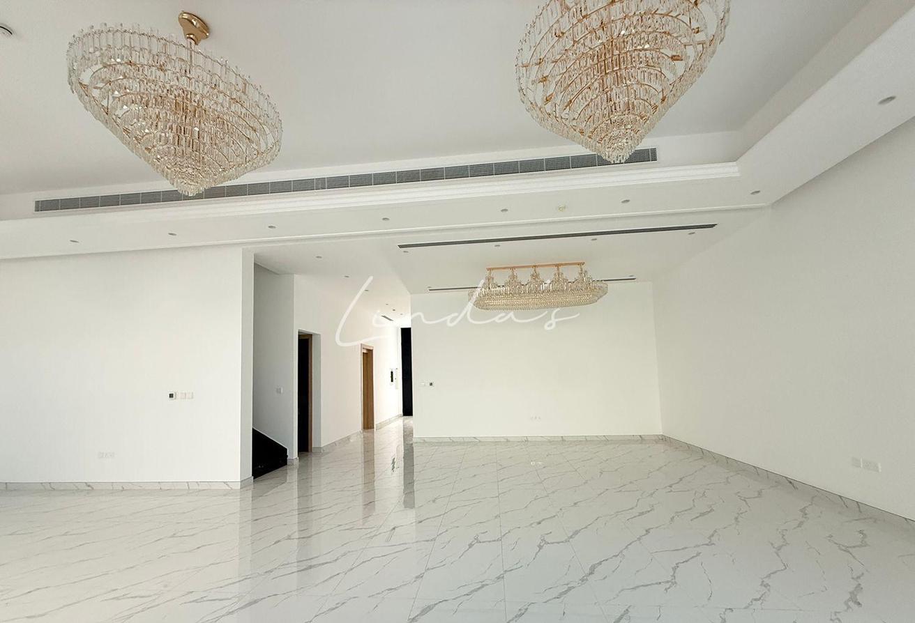 Massive Villa | Prime Location | Reduced Rent photo 5