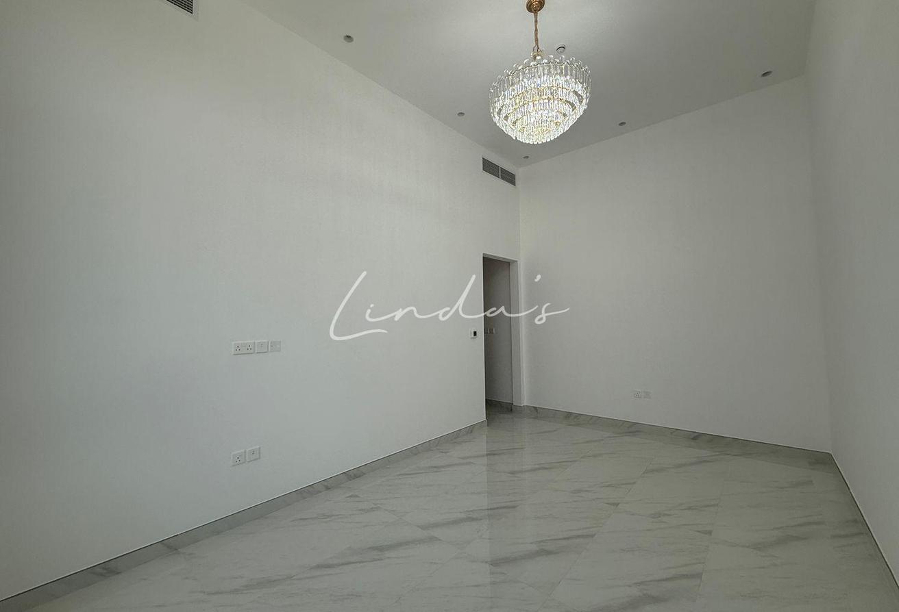 Massive Villa | Prime Location | Reduced Rent photo 17