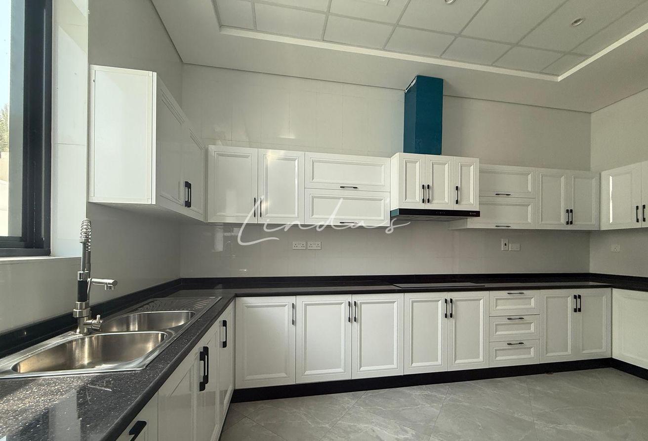 Massive Villa | Prime Location | Reduced Rent photo 9