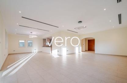 Villa - 3 Bedrooms - 4 Bathrooms for rent in District 8 - Jumeirah Park - Dubai