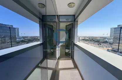 شقة - 2 غرف نوم - 3 حمامات للايجار في الروضة - أبوظبي