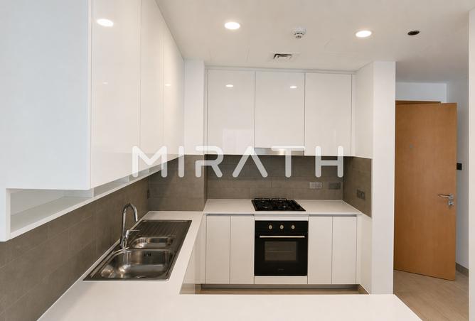 1-Bedroom | Bright l Partial Park View photo 3