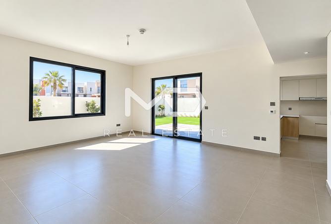 4-bed villa in Noya 1 · Vacant — photo 2