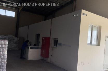 Warehouse - Studio - 2 Bathrooms for rent in Umm Al Thuoob - Umm Al Quwain