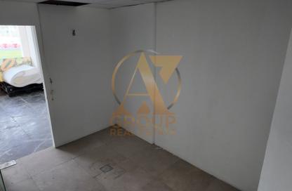 Shop - Studio for rent in Building X18 - England Cluster - International City - Dubai