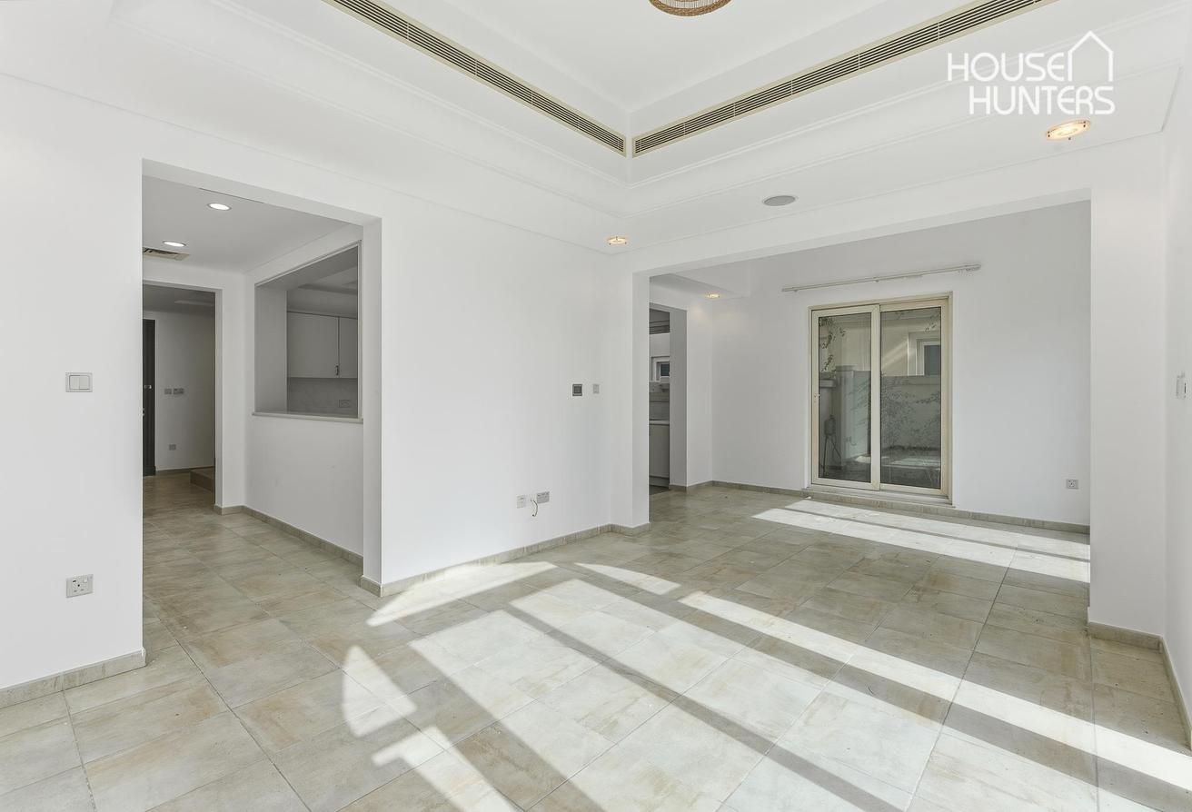 Huge Plot | Newly Renovated and Wrapped | Modern photo 11