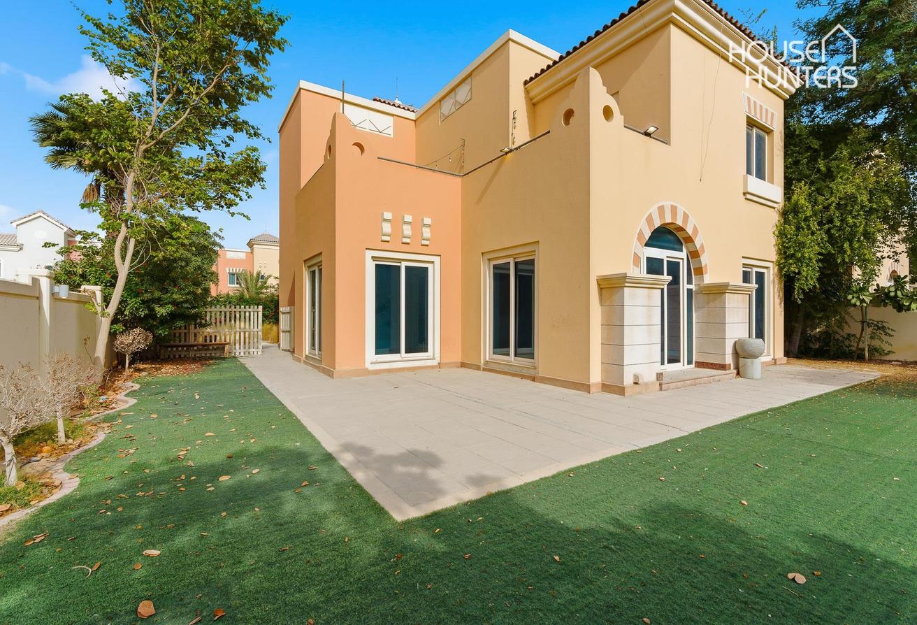 Huge Plot | Newly Renovated and Wrapped | Modern photo 4