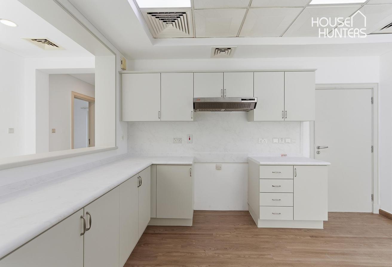 Huge Plot | Newly Renovated and Wrapped | Modern photo 8
