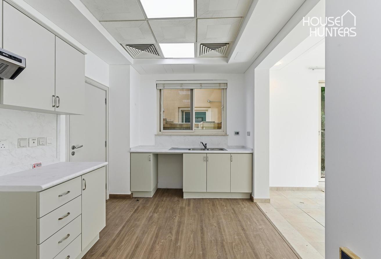 Huge Plot | Newly Renovated and Wrapped | Modern photo 9