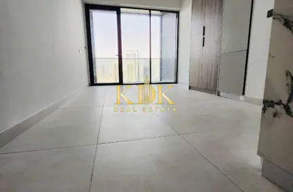 Apartment - 1 Bathroom for rent in Amal Tower - Dubai Sports City - Dubai