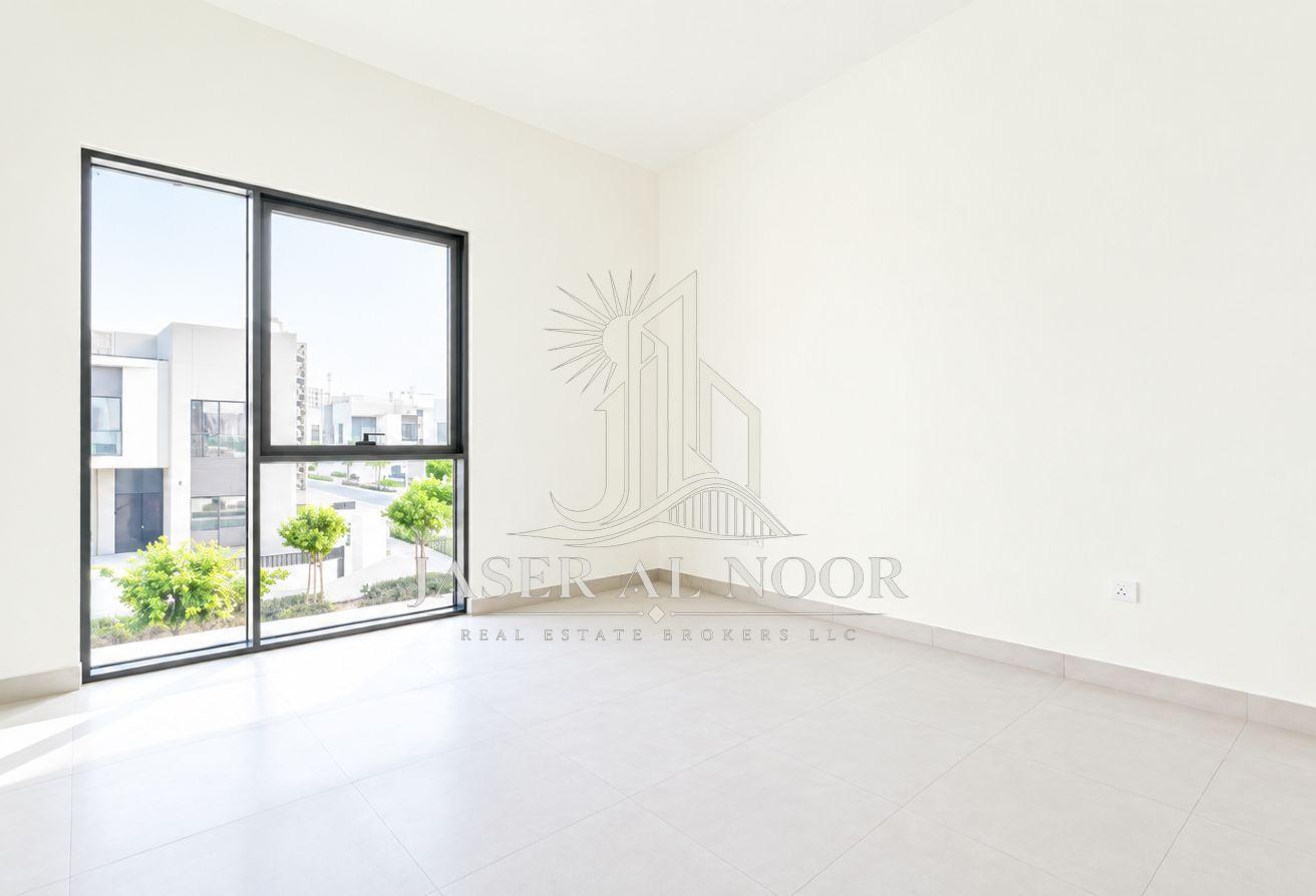 Corner Landscaped | Prime Location | Vacant photo 16