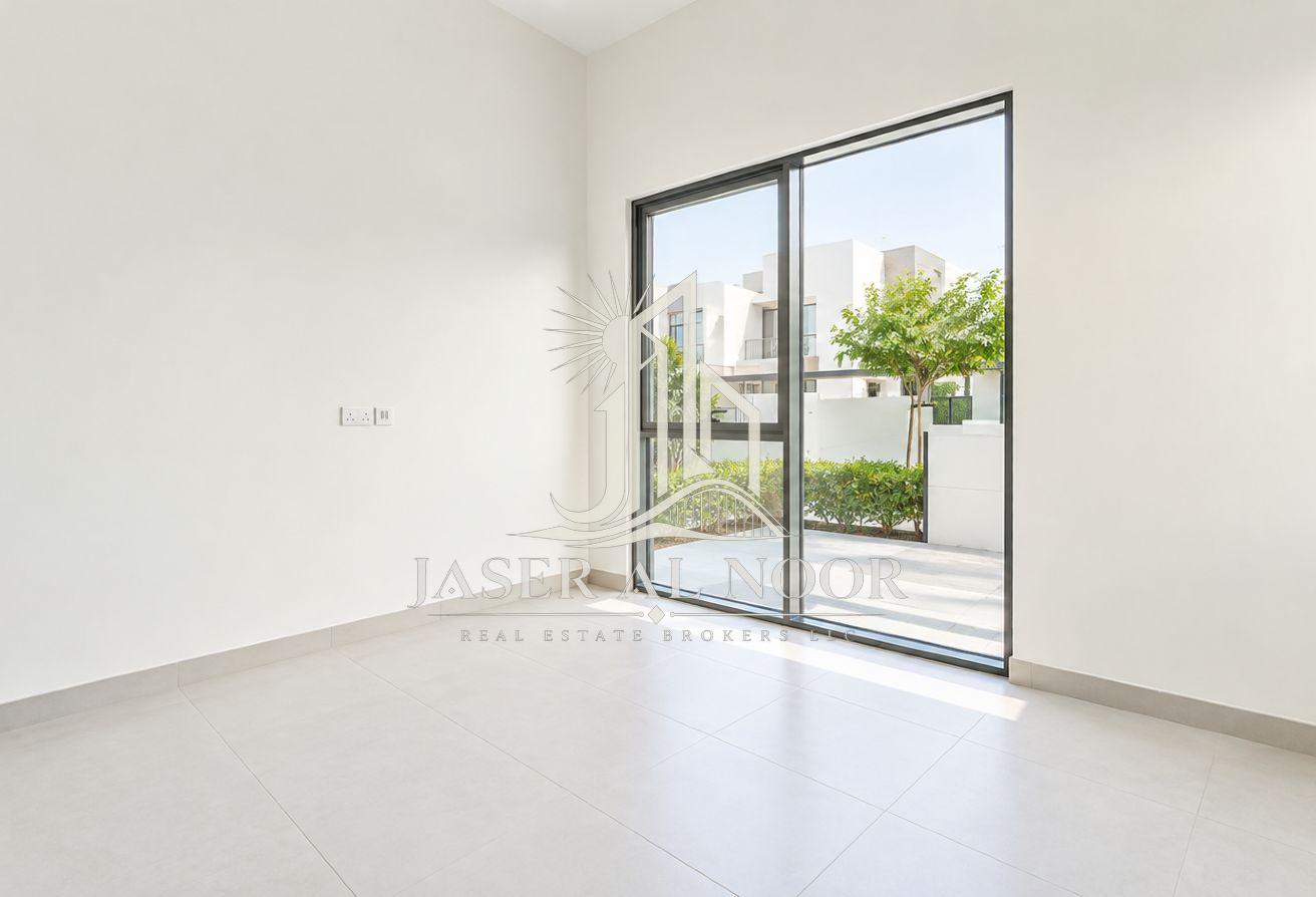 Corner Landscaped | Prime Location | Vacant photo 17