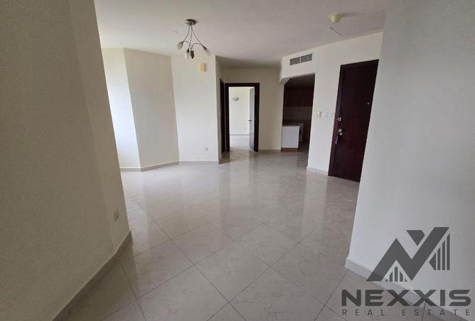 PRIME LOCATION  / CLOSE TO METRO / NEAR PARK