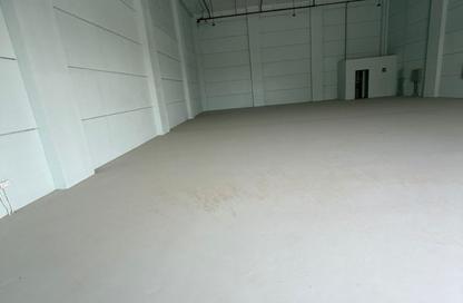 Warehouse - Studio - 2 for rent in Umm Al Thuoob - Umm Al Quwain