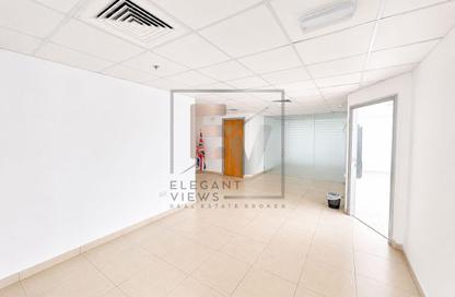Office Space - Studio - 1 Bathroom for rent in Al Garhoud - Dubai