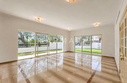 Villa - 5 Bedrooms - 5 Bathrooms for rent in Umm Suqeim 1 Villas - Umm Suqeim 1 - Umm Suqeim - Dubai