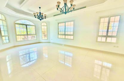 Villa - 3 Bedrooms - 5 Bathrooms for rent in Al Falaj - Al Riqqa - Sharjah