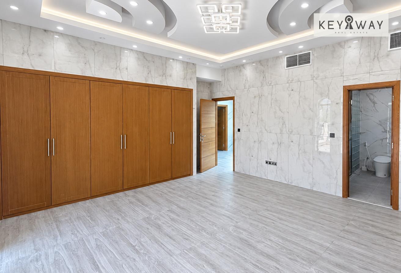 4BR+Maids | Vacant | Well Maintain | Unfurnished photo 14