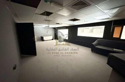 مستودع - استوديو - 1 للإيجار في المنطقة الصناعية رقم 5 - المنطقة الصناعية بالشارقة - الشارقة