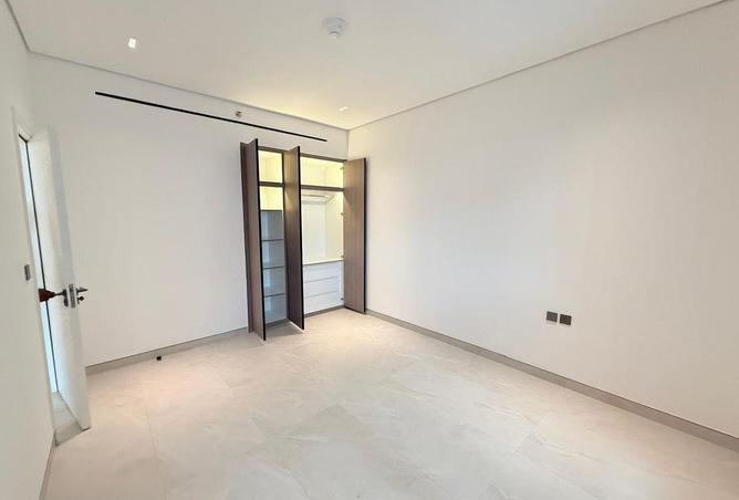83654035 - Property Image 3
