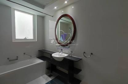 Apartment - 3 Bedrooms - 4 Bathrooms for rent in Hamdan Street - Abu Dhabi
