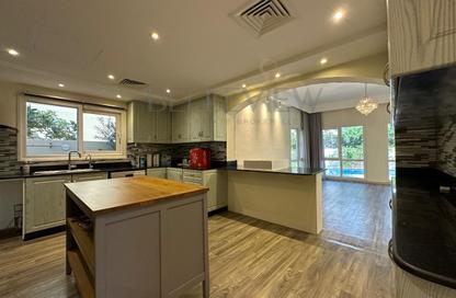 Villa - 6 Bedrooms - 5 Bathrooms for rent in Meadows 4 - Meadows - Dubai