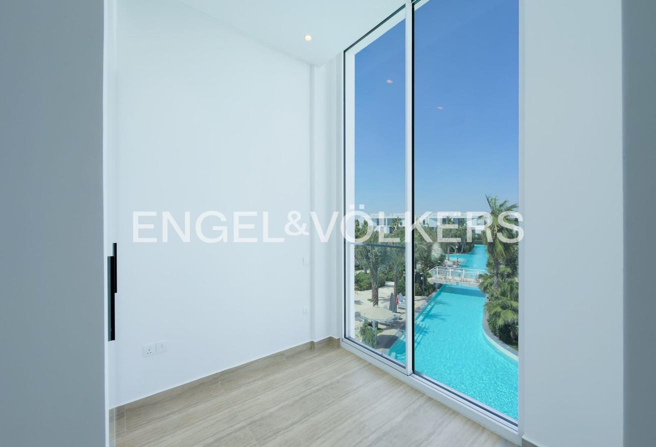 Stunning Lagoon View | Private Rooftop Pool photo 11