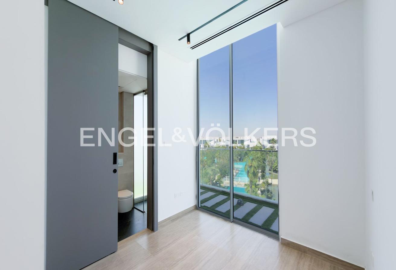 Stunning Lagoon View | Private Rooftop Pool photo 12