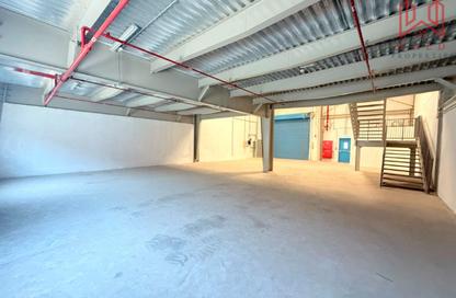 Warehouse - Studio - 1 Bathroom for rent in Al Khabaisi - Deira - Dubai