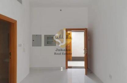 Apartment - Studio - 1 Bathroom for rent in Al Muraqqabat - Deira - Dubai