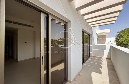 Apartment - 2 Bedrooms - 2 Bathrooms for rent in The Gardens Building 70 - The Gardens Buildings - The Gardens - Dubai