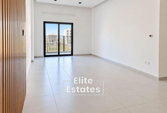 Vacant | Balcony | Pool | Gym | Parking