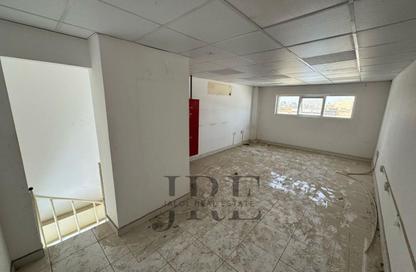 Warehouse - Studio - 1 Bathroom for rent in Al Sajaa Industrial - Al Sajaa - Sharjah