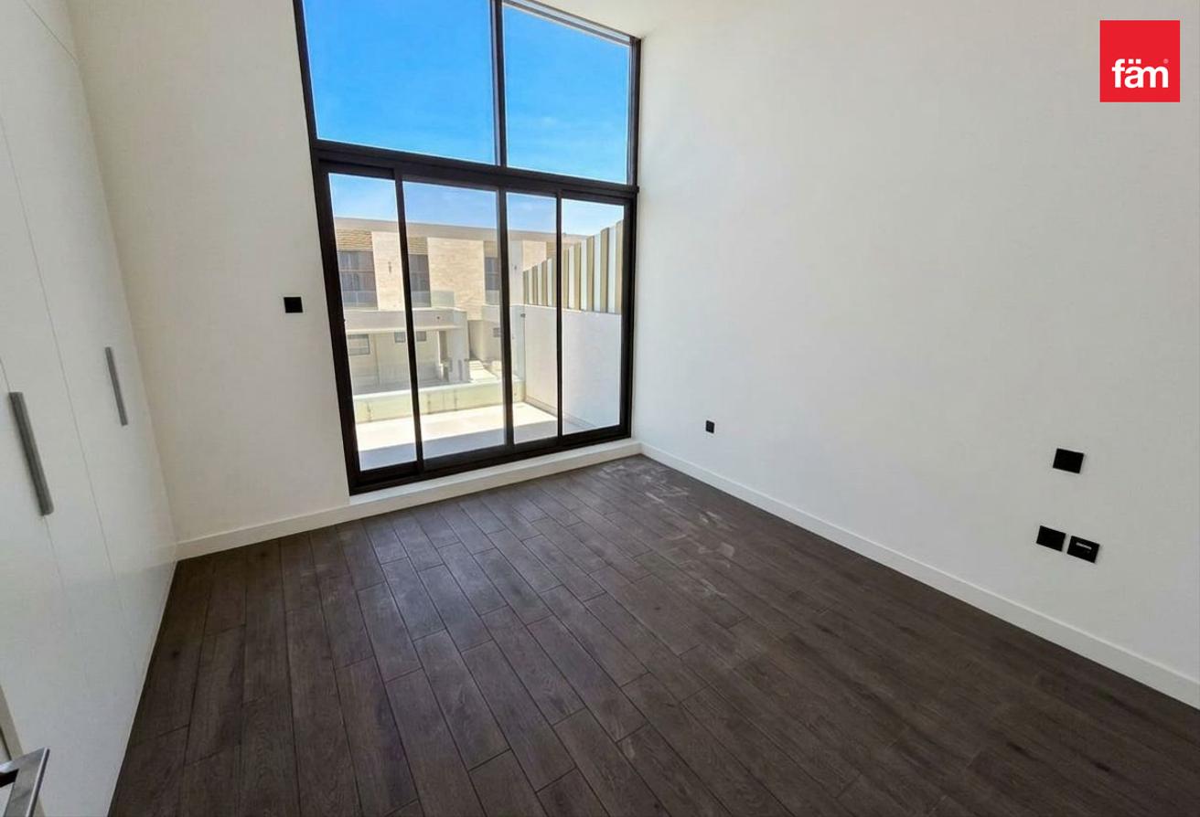 Brand New | Middle Unit | Terrace | Near Pool photo 8