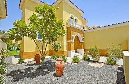 Villa - 3 Bedrooms - 4 Bathrooms for rent in District 8 - Jumeirah Park - Dubai