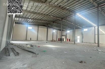Warehouse - Studio - 2 Bathrooms for rent in Umm Al Thuoob - Umm Al Quwain