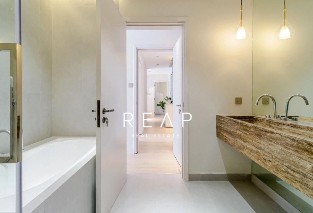 Courtyard View | Fully Upgraded | Spacious Layout photo 27