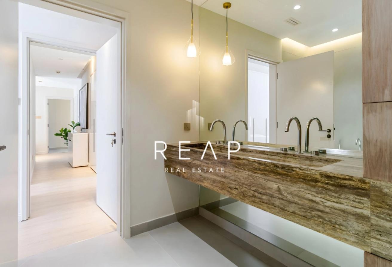 Courtyard View | Fully Upgraded | Spacious Layout photo 28