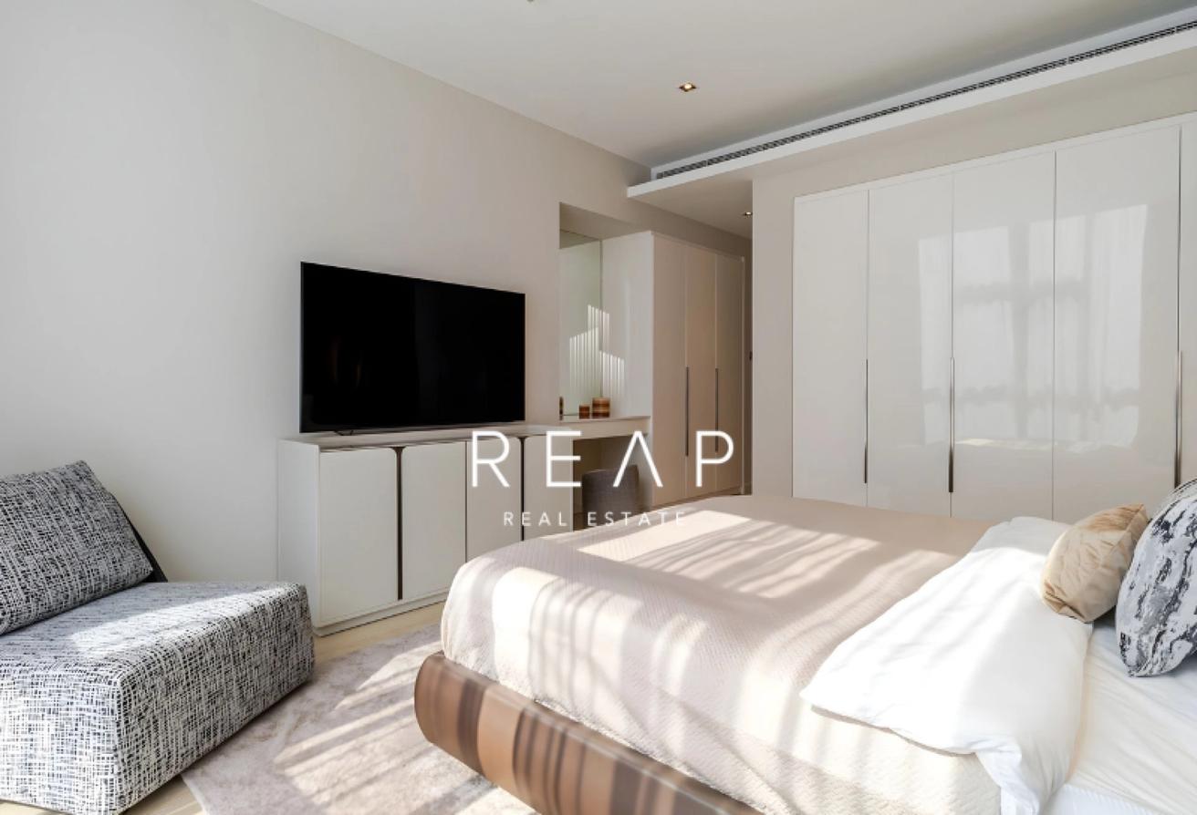 Courtyard View | Fully Upgraded | Spacious Layout photo 7
