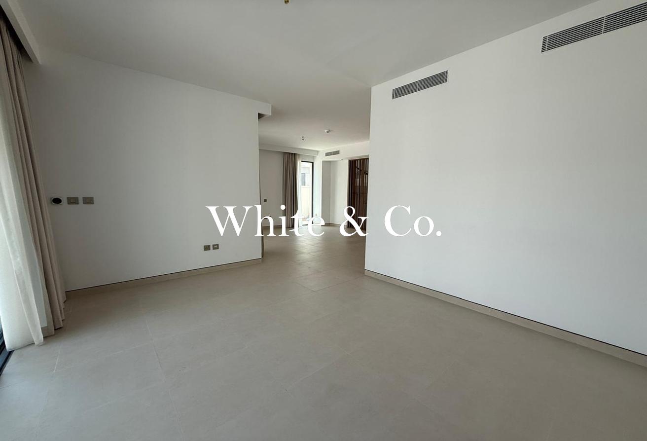 Private pool | Closed kitchen | Single row photo 5