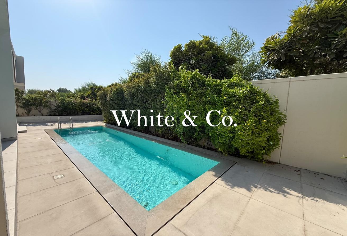 Private pool | Closed kitchen | Single row photo 3