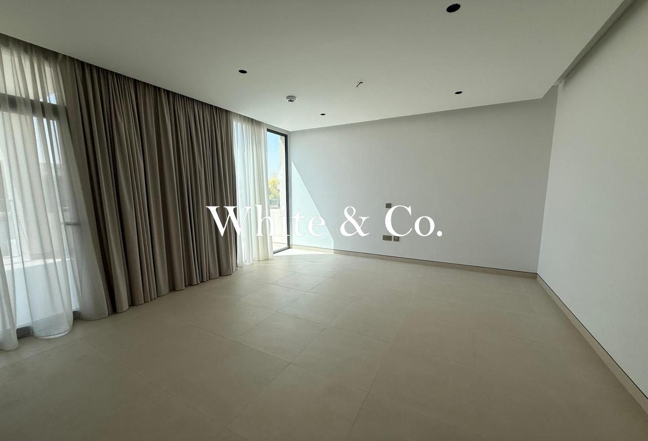 Private pool | Closed kitchen | Single row photo 7
