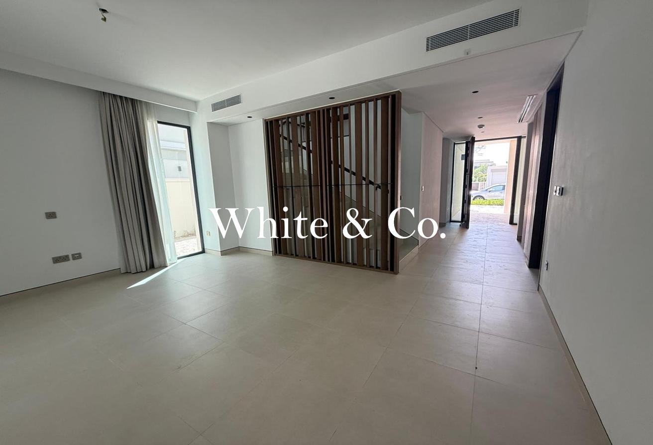 Private pool | Closed kitchen | Single row photo 4