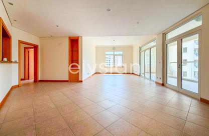 Apartment - 3 Bedrooms - 4 Bathrooms for rent in Al Hallawi - Shoreline Apartments - Palm Jumeirah - Dubai