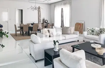 Villa - 7 Bedrooms - 7 Bathrooms for rent in Umm Suqeim 3 Villas - Umm Suqeim 3 - Umm Suqeim - Dubai Villa - 7 Bedrooms - 7 Bathrooms for rent in Umm Suqeim 3 Villas - Umm Suqeim 3 - Umm Suqeim - Dubai