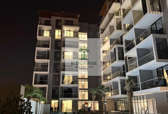 غرفة نوم واحدة فسيحة وحديثة مع إضاءة مطبخ LED