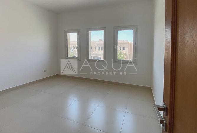 2 BEDROOM| SPACIOUS LAYOUT| NEXT TO POOL photo 3