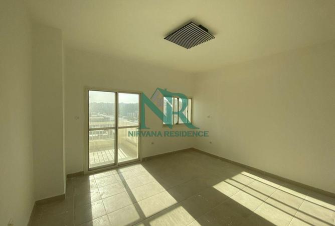 Elegant 5-Bedroom Villa | Maid | Ready To Move — photo 2