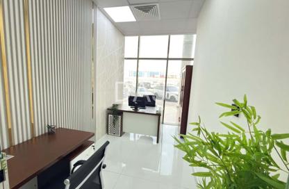 Office Space - Studio - 1 Bathroom for rent in Red Avenue - Al Garhoud - Dubai